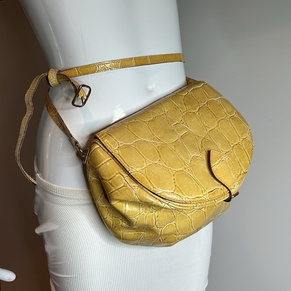 Meyers Croc Embossed Leather Mustard Yellow Crossbody Top Flap Feed Bag Purse - Picture 3 of 16